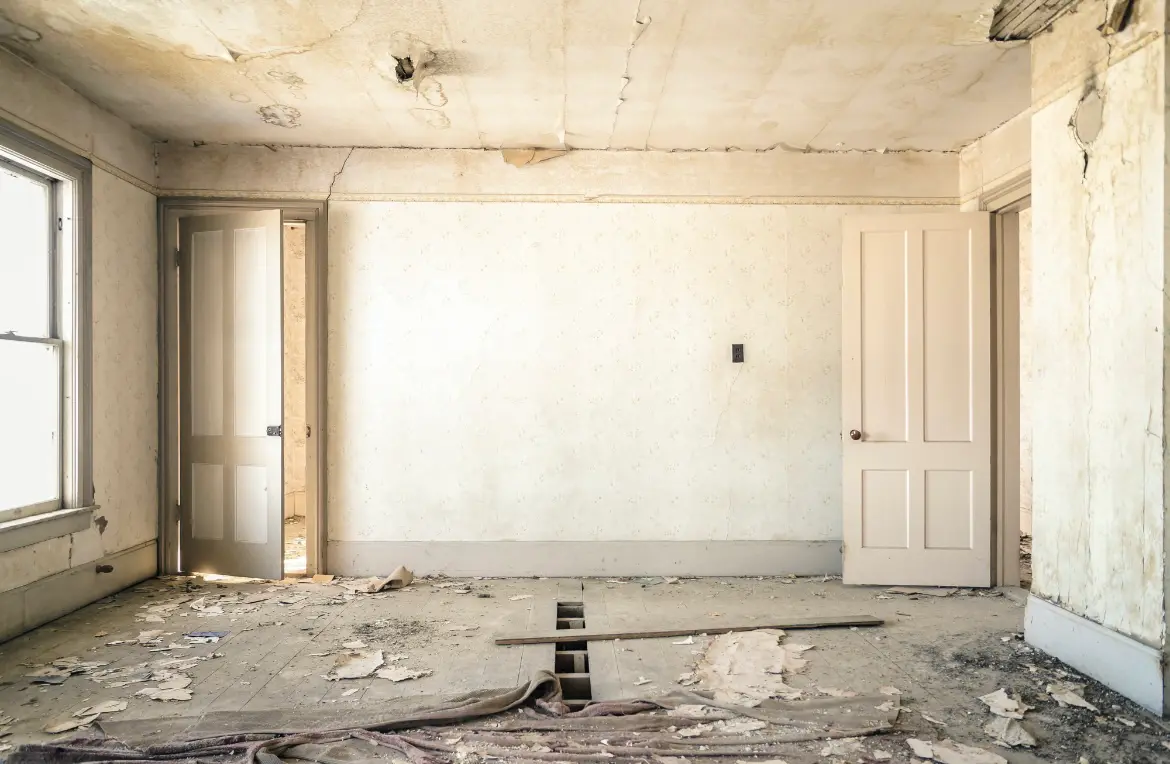 Waste disposal crew managing a cleanout project in Itasca